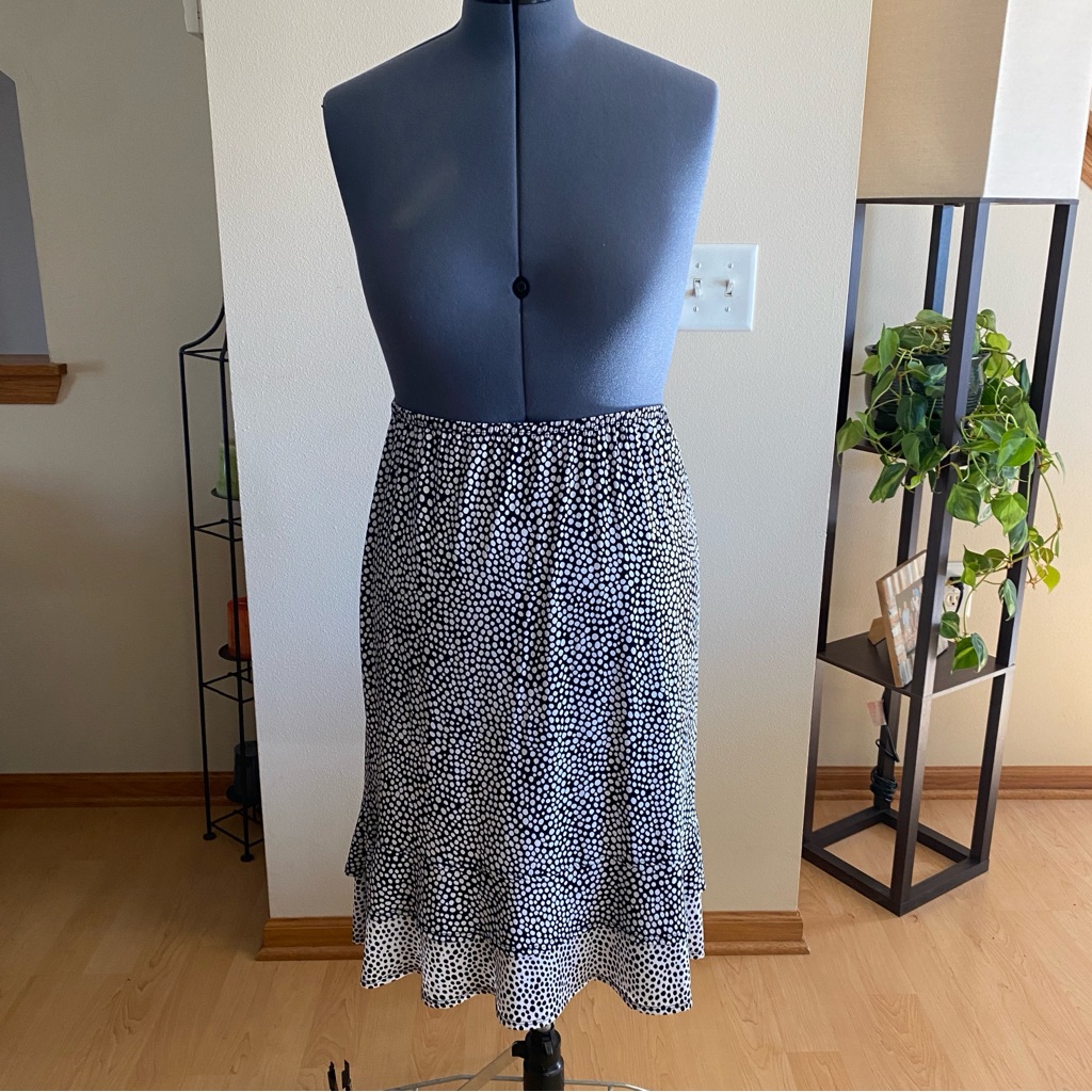 Laura Ashley Women’s Black And White Pull-On Patterned Stretch Skirt, Size M
